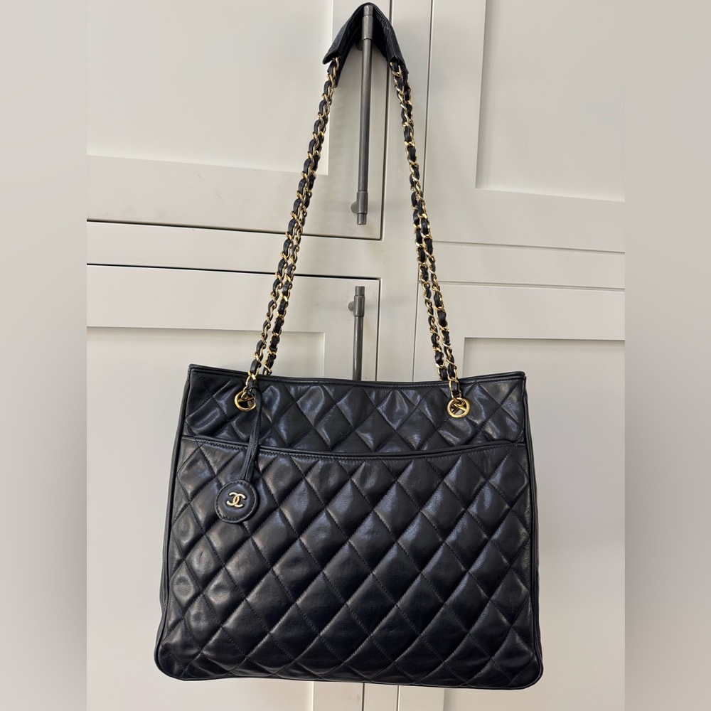 CHANEL Vintage Medallion Tote Black Quilted Lambskin Gold Chain Shoulder Bag - Picture 4 of 16